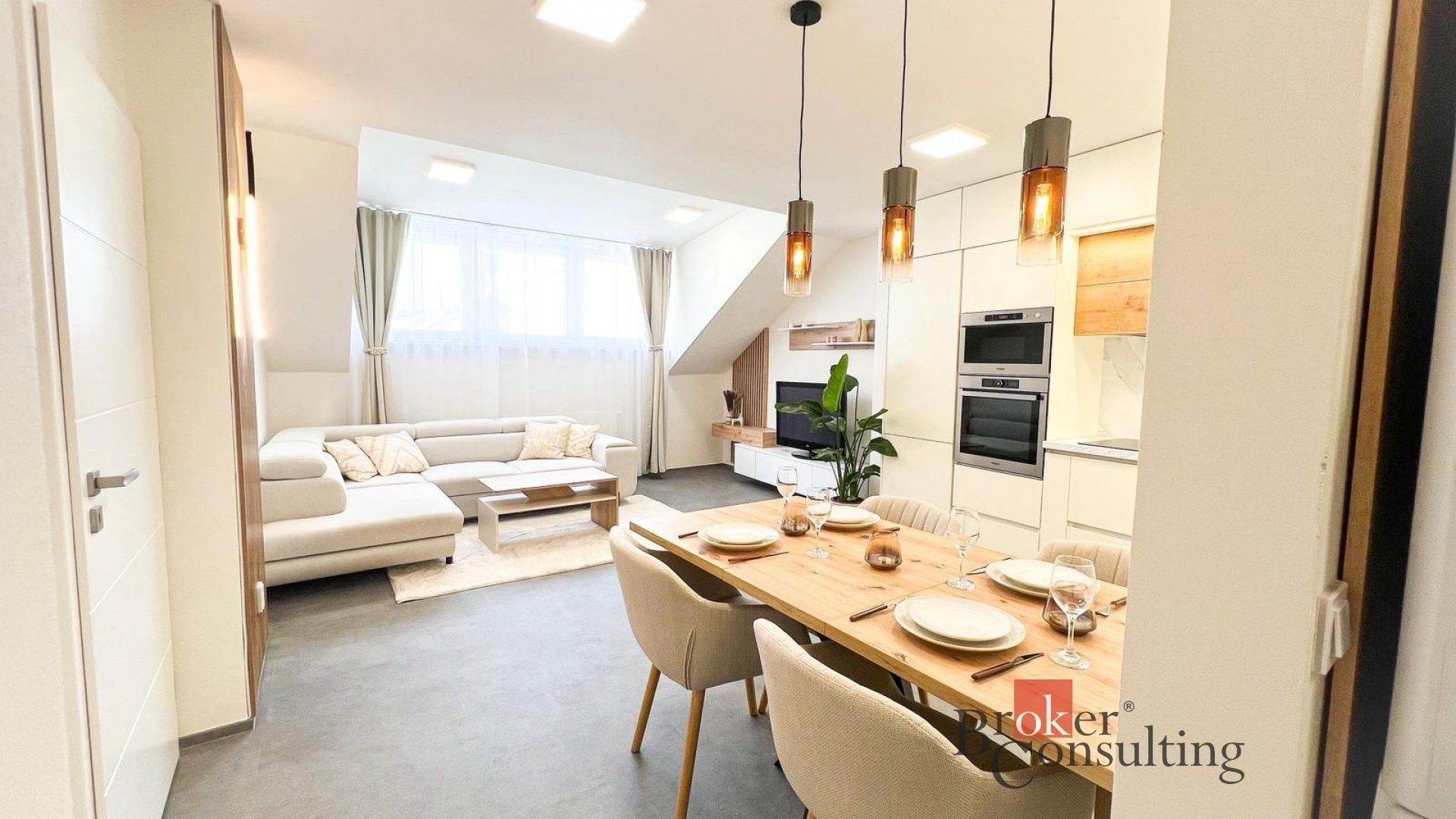 2+kk, Zubatého 328, Praha Smíchov, 74 m² - 1
