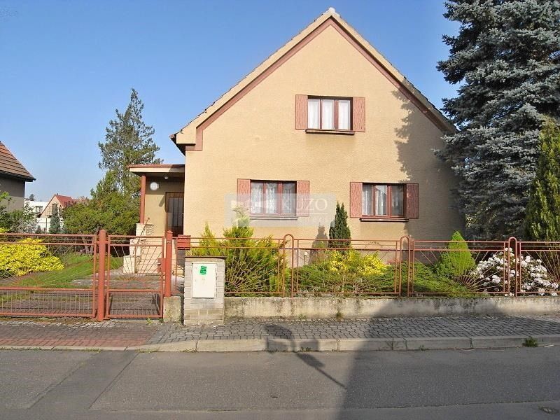 Prodej dům - Horní Počaply, 196 m²