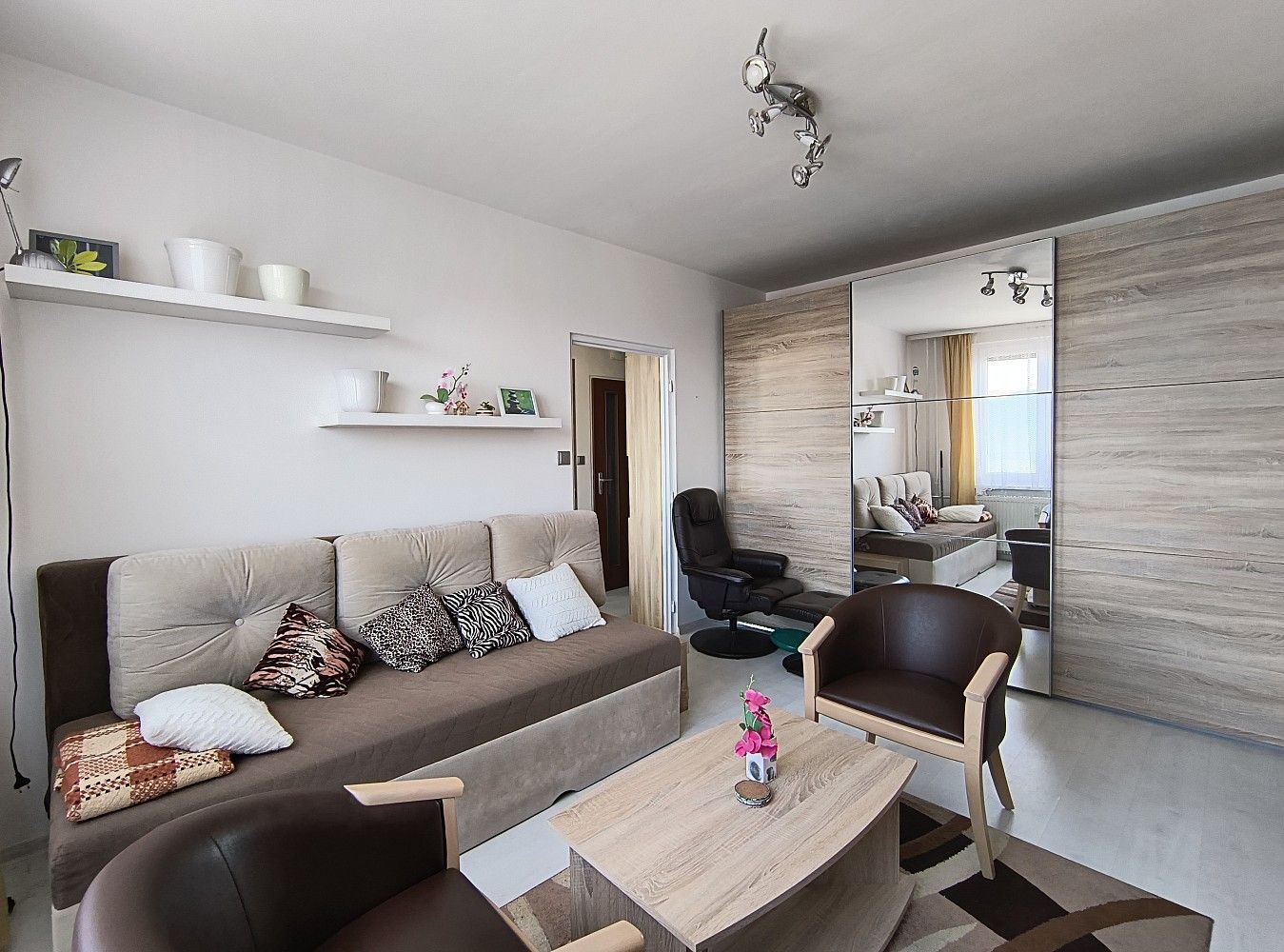 Pronájem byt 1+1 - Ostrov, okres Karlovy Vary, Karlovarský kraj, 36 m² - 2