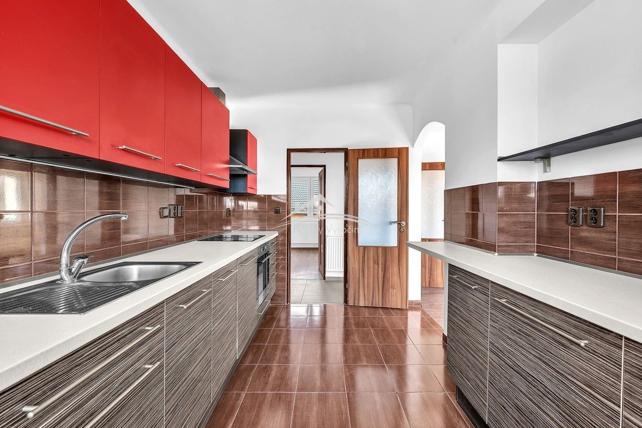 Prodej rodinný dům - Hlavní, Ondřejov, 340 m²