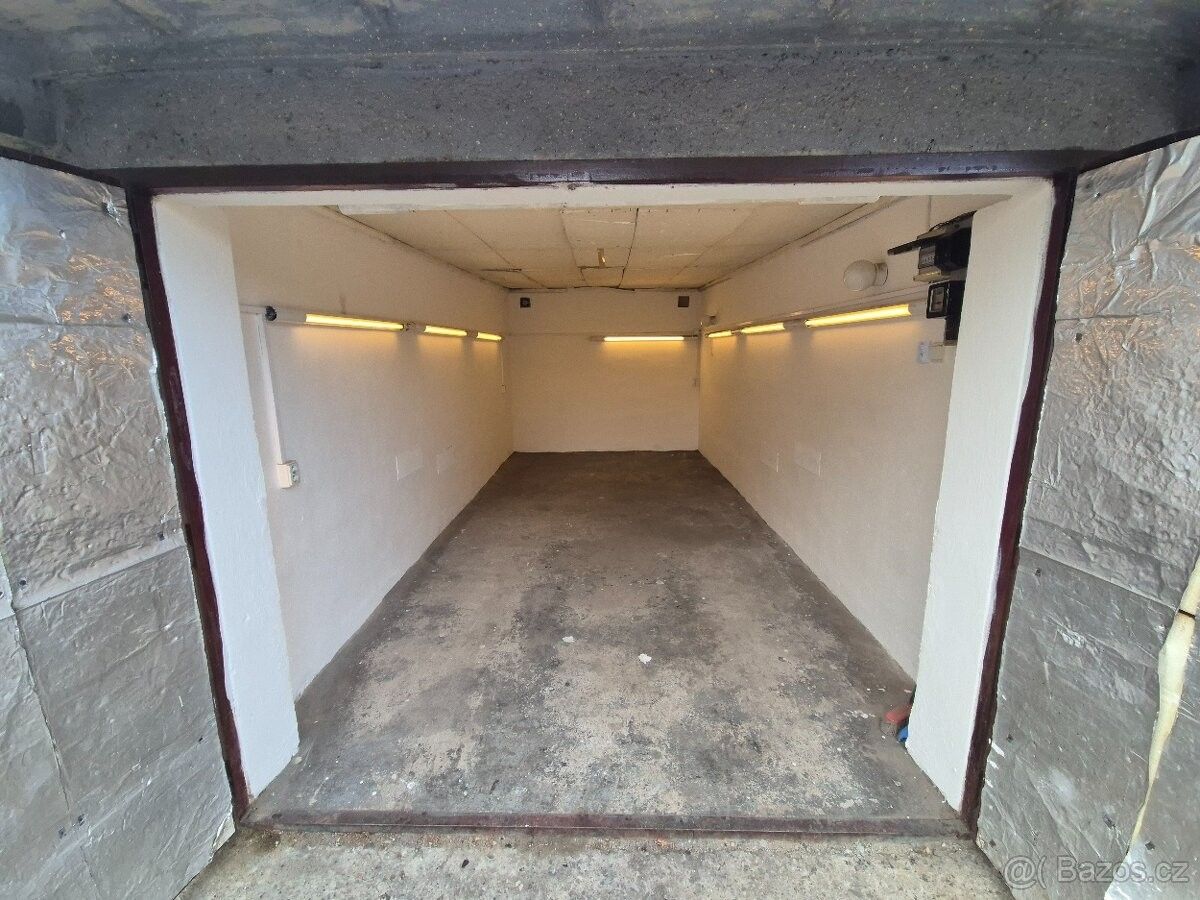 Garáže, Zlín, 760 01