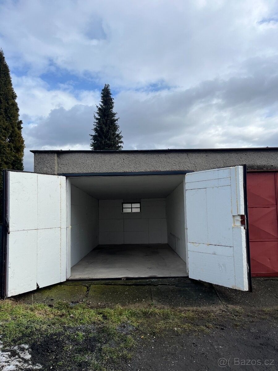 Garáže, Opava, 746 01