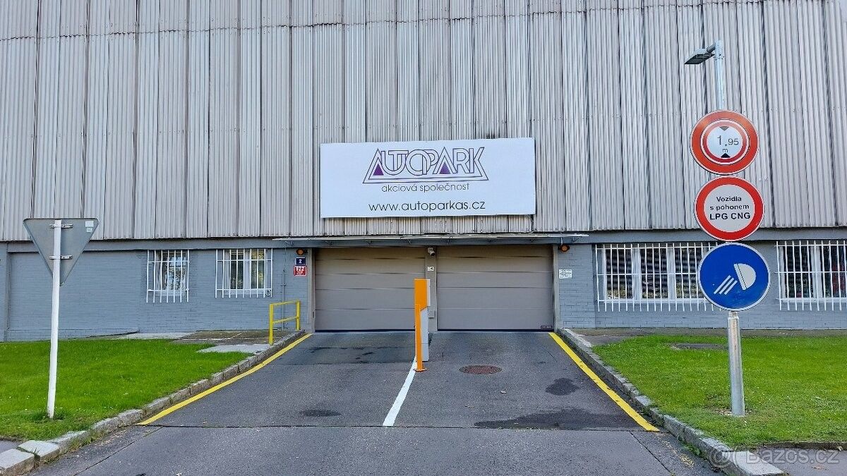 Garáže, Praha, 140 00