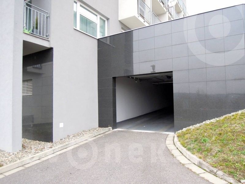 Pronájem garáž - Zlín, 18 m²