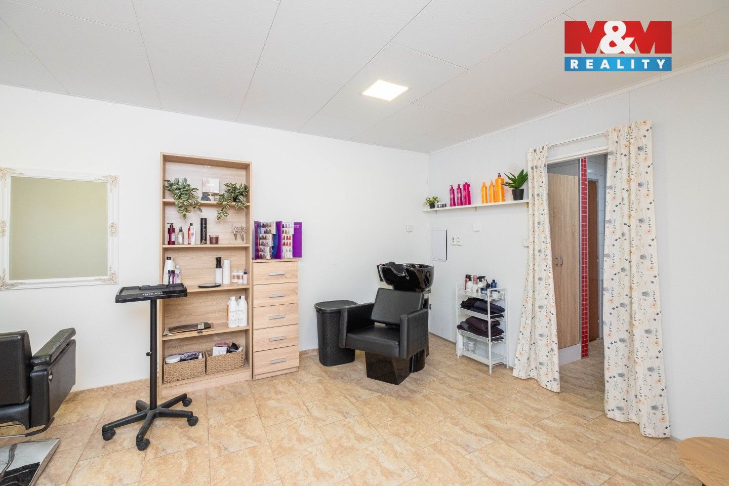 Pronájem obchodní prostory - Nevanova, Praha, 22 m²