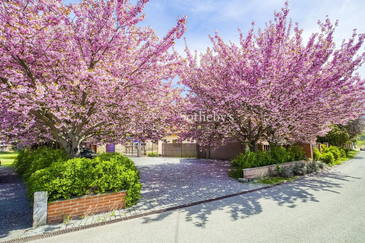 Prodej rodinný dům - Karlík, okres Praha-západ, Středočeský kraj, 331 m² - 2