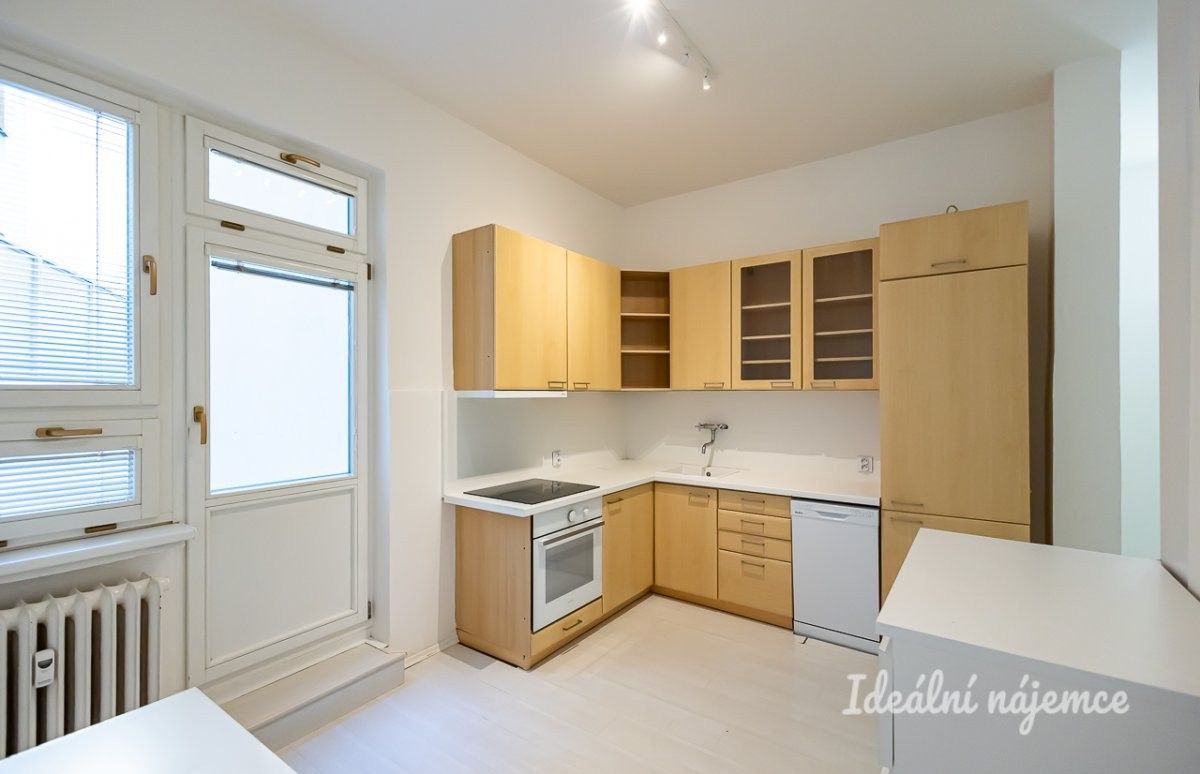 Pronájem byt 1+1 - Františka Křížka, Praha, 48 m²