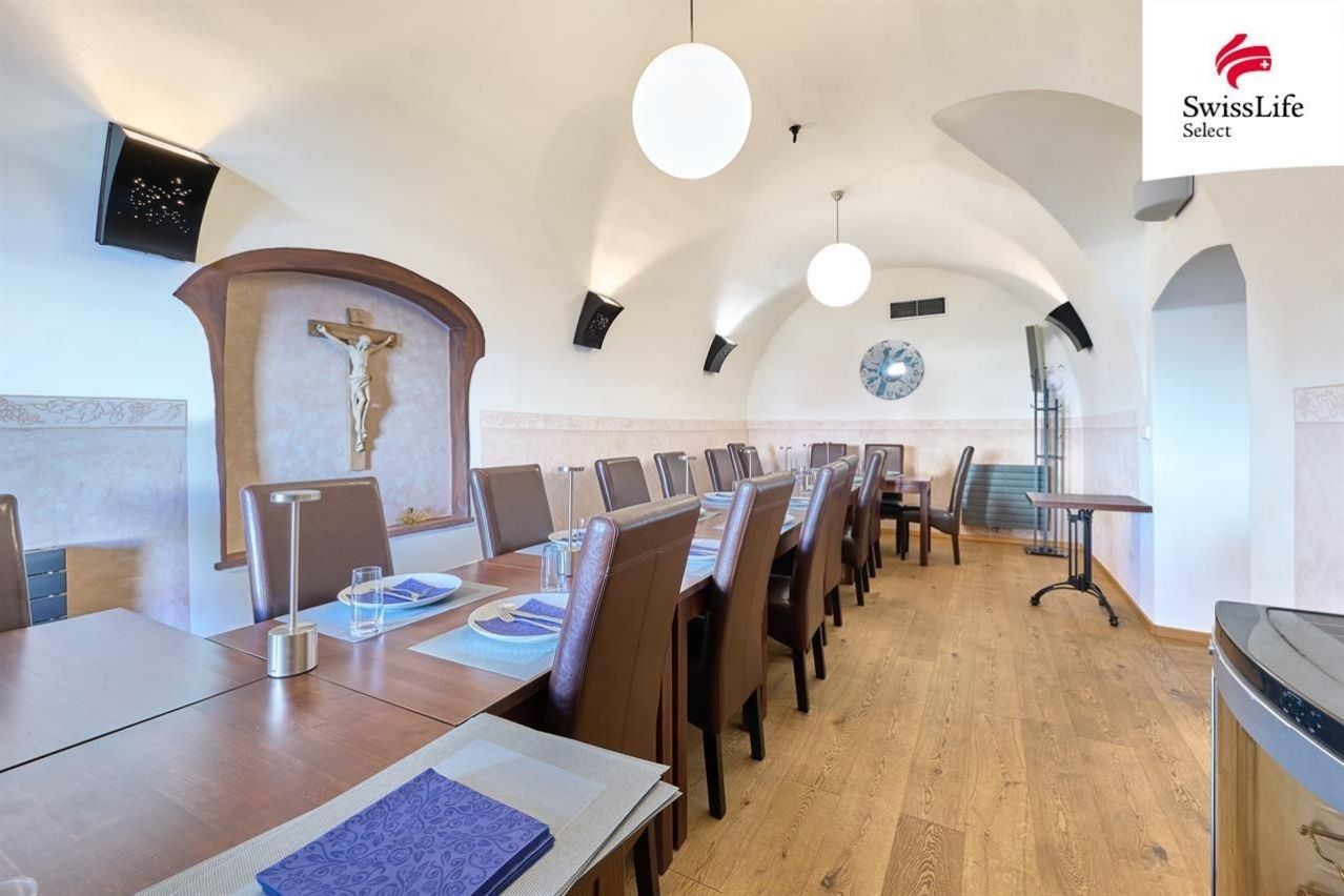 Ubytovací zařízení, Husovo náměstí, Nové Město nad Metují, 927 m²