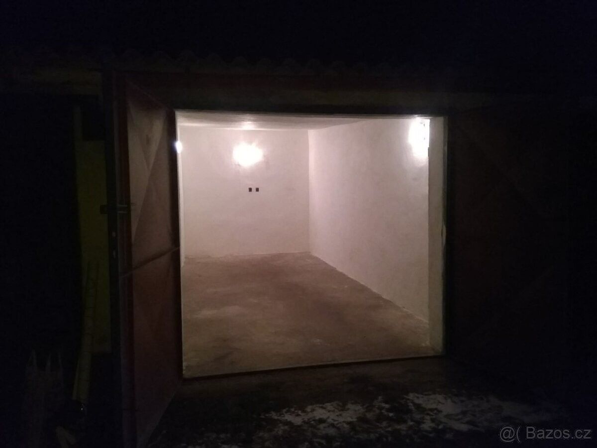 Garáže, Neratovice, 277 11