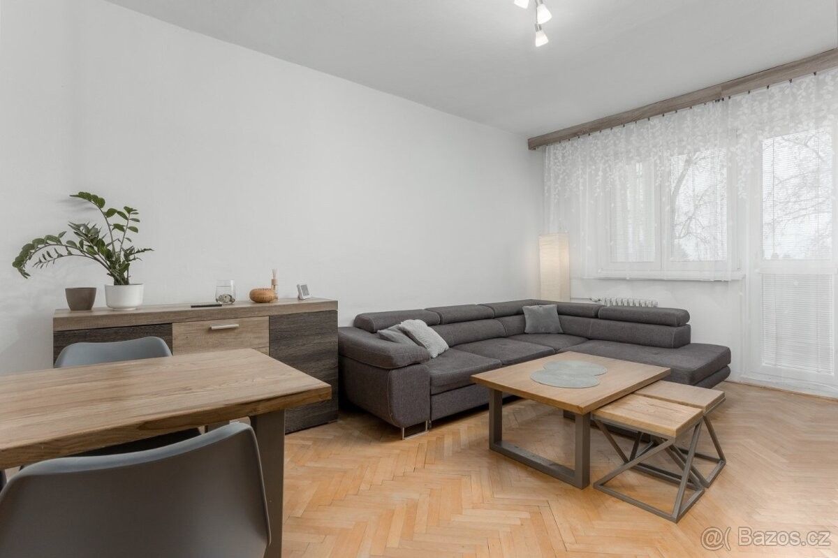 Prodej byt - Veselí nad Moravou, 698 01