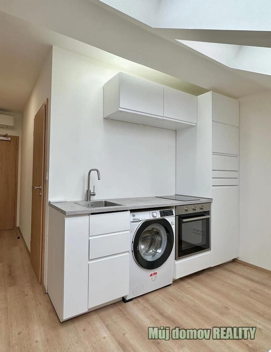 1+kk, Sokolská, Praha, 19 m²