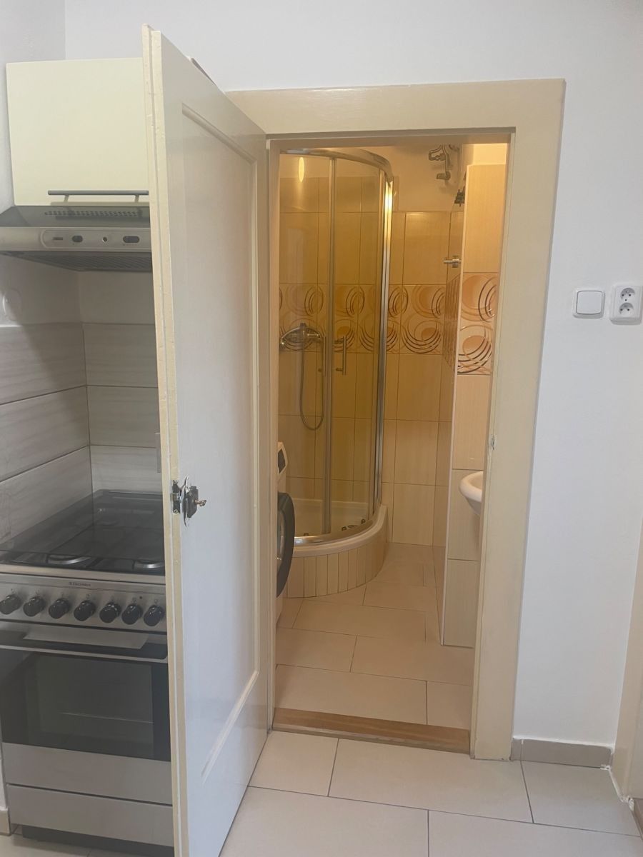 Byt 2+1 · 50 m² · 28. pluku, Praha - Vršovice - 4