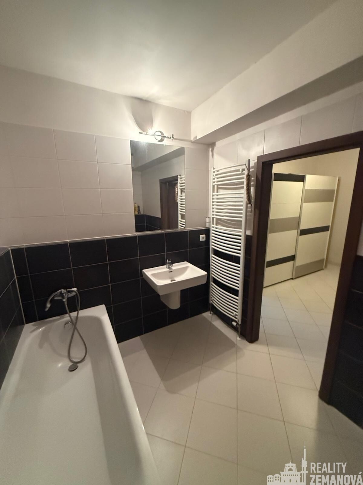 Byt 2+kk · 54 m² · Kardausova, Praha - 4