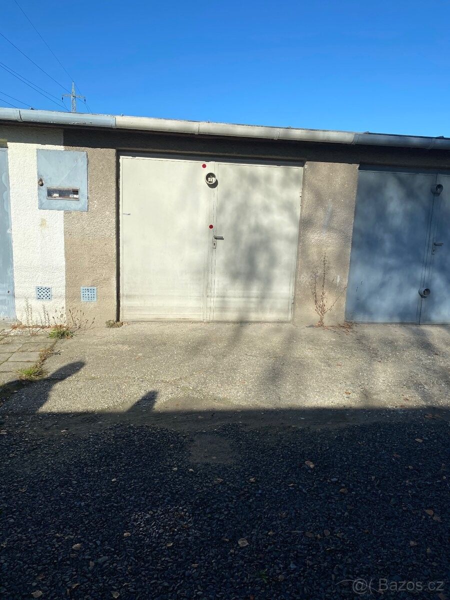 Garáže, Ostrava, 700 30