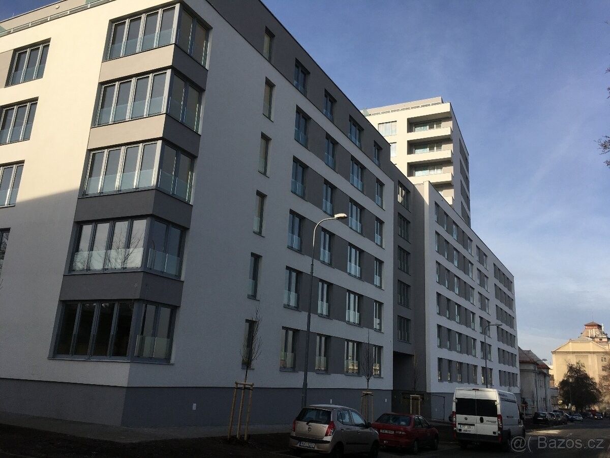 Garáže, Plzeň, 301 00 - 1