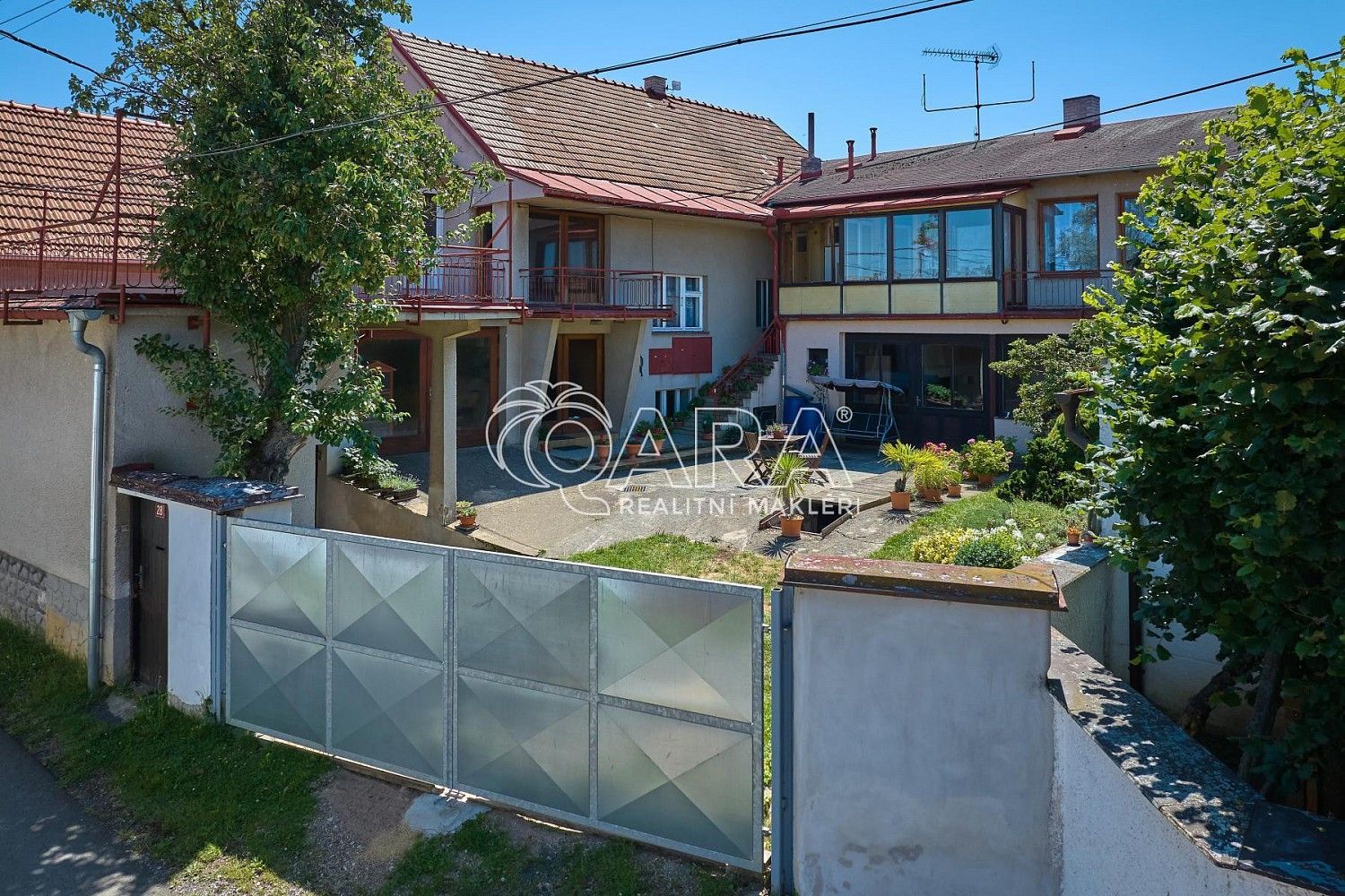 Rodinné domy, Bzová, okres Beroun, Středočeský kraj, 165 m² - 1