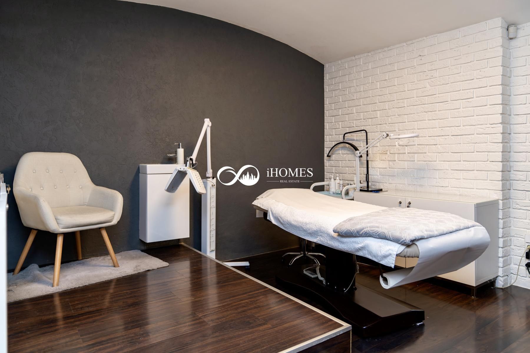 Pronájem obchodní prostory - Korunní, Praha, 136 m²