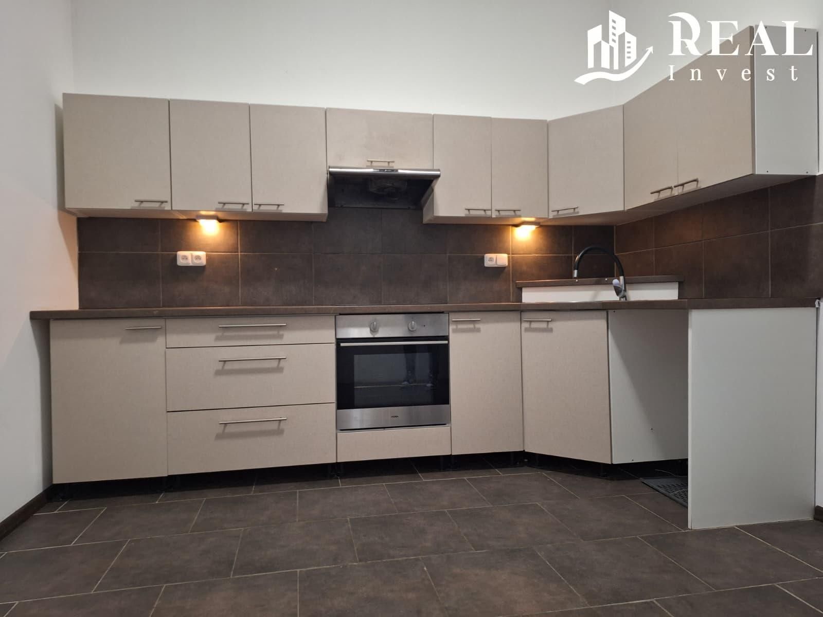 2+1, nám. 8. května, Meziboří, 50 m²