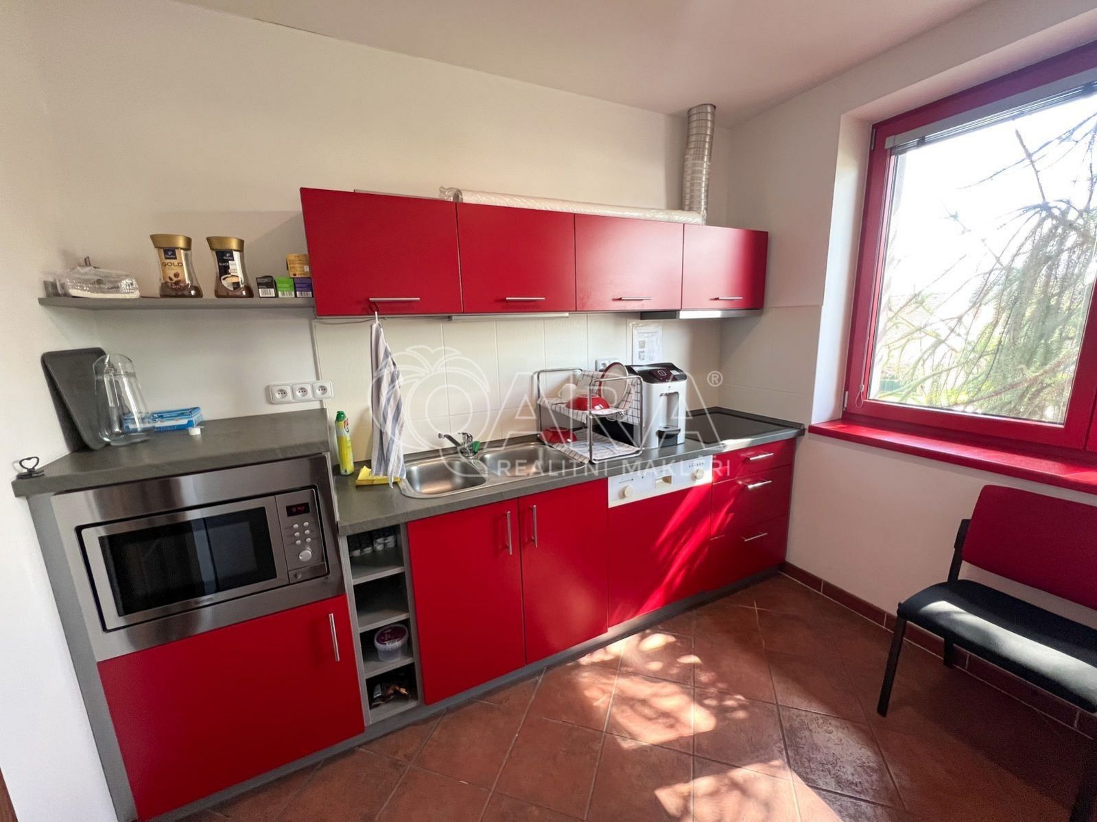 Pronájem kancelář - Věštínská  , Praha, 120 m² - 5