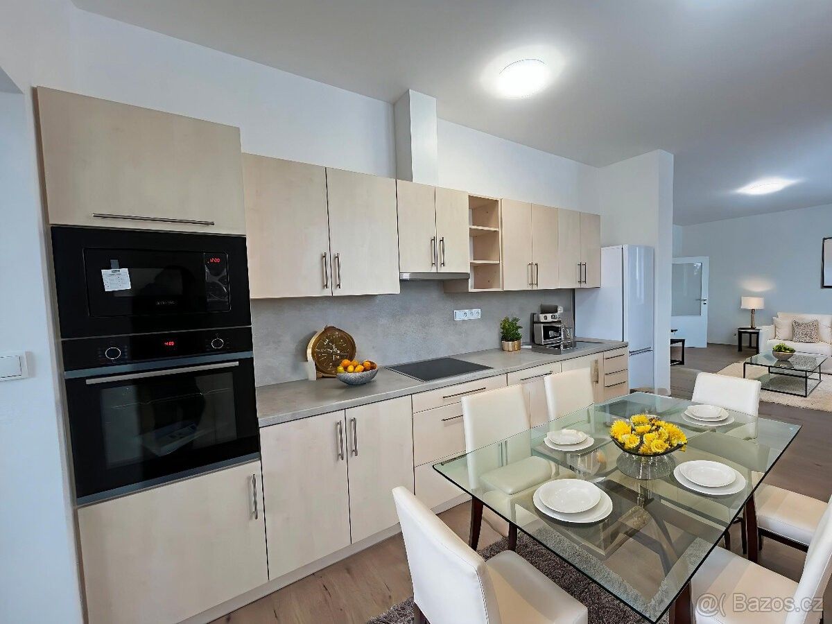 Byty, Hevlín, 671 69