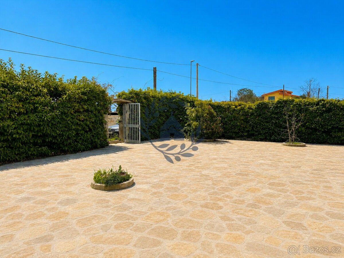 Prodej rodinný dům - 987 66, Zahraničí - 5