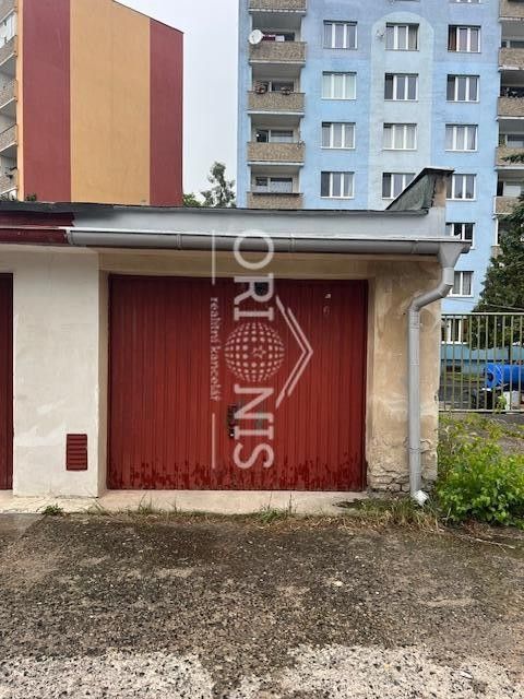 Garáže, Školní pěšina, Chomutov, 20 m²