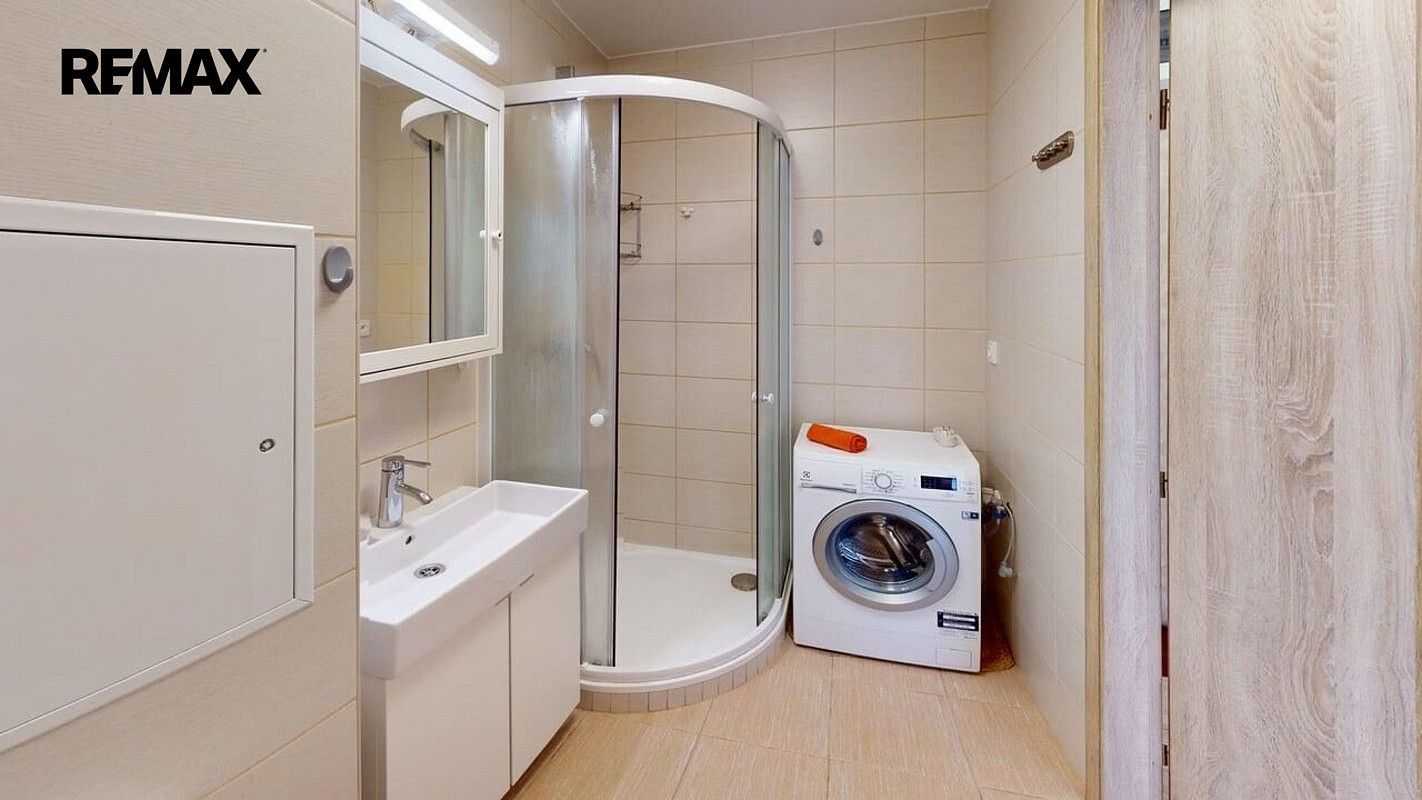 Pronájem byt 1+kk - Nekvasilova, Praha 8 - Karlín, 27 m² - 5