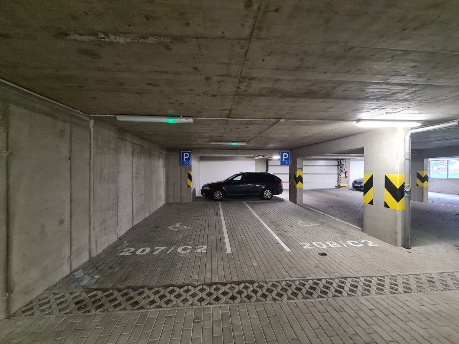 Garáže, Makedonská, Praha - Střížkov, 15 m² - 1