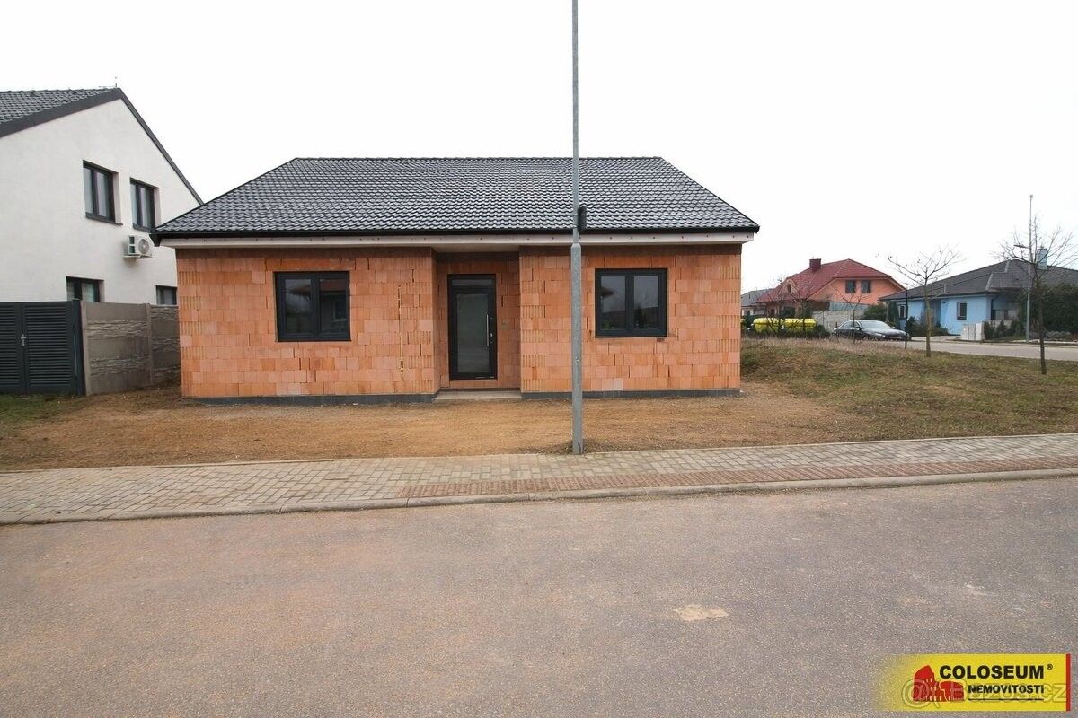 Rodinné domy, Hrádek u Znojma, 671 27