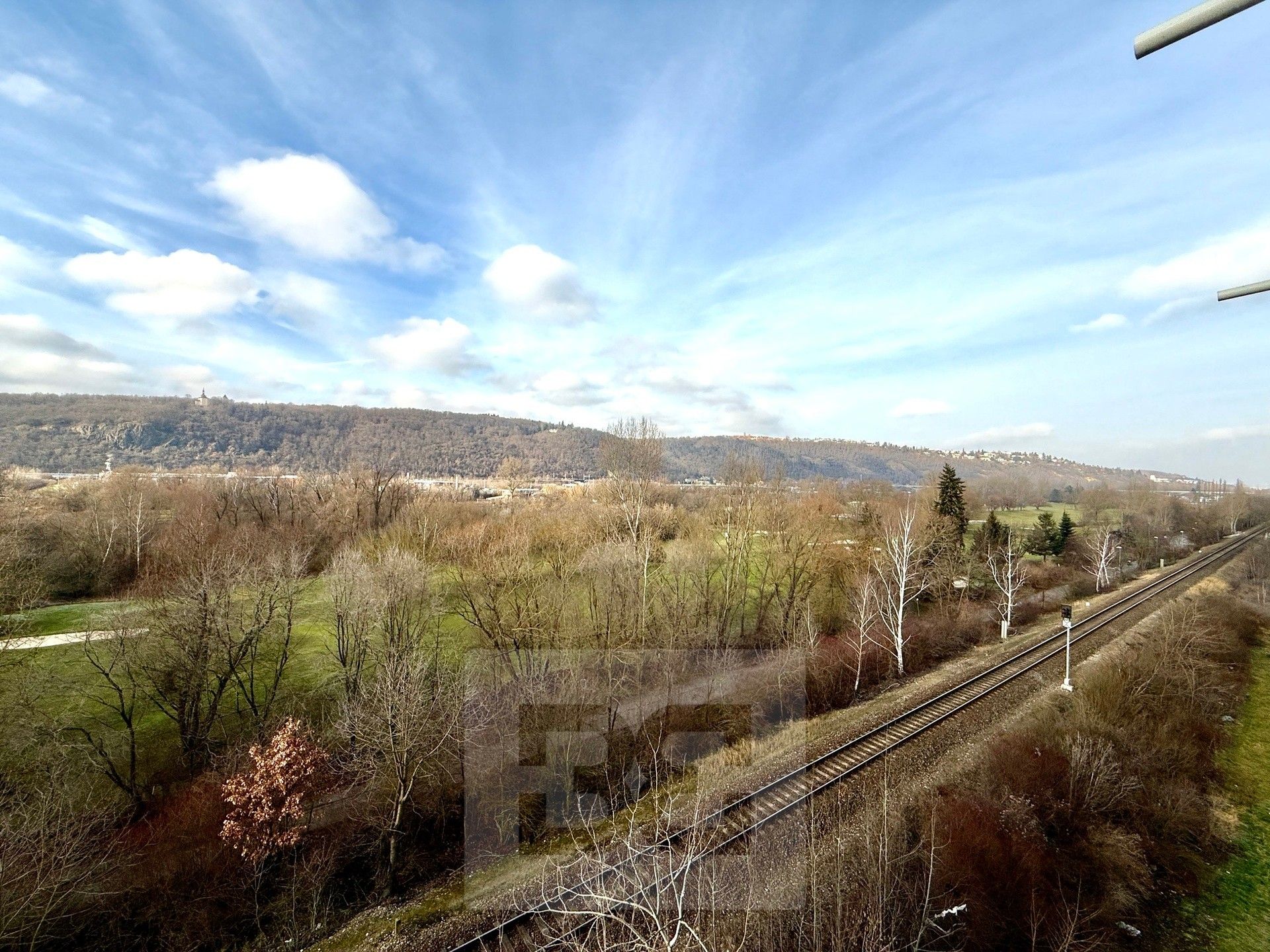 Pronájem byt 2+kk - Mezi vodami, Praha, 70 m²