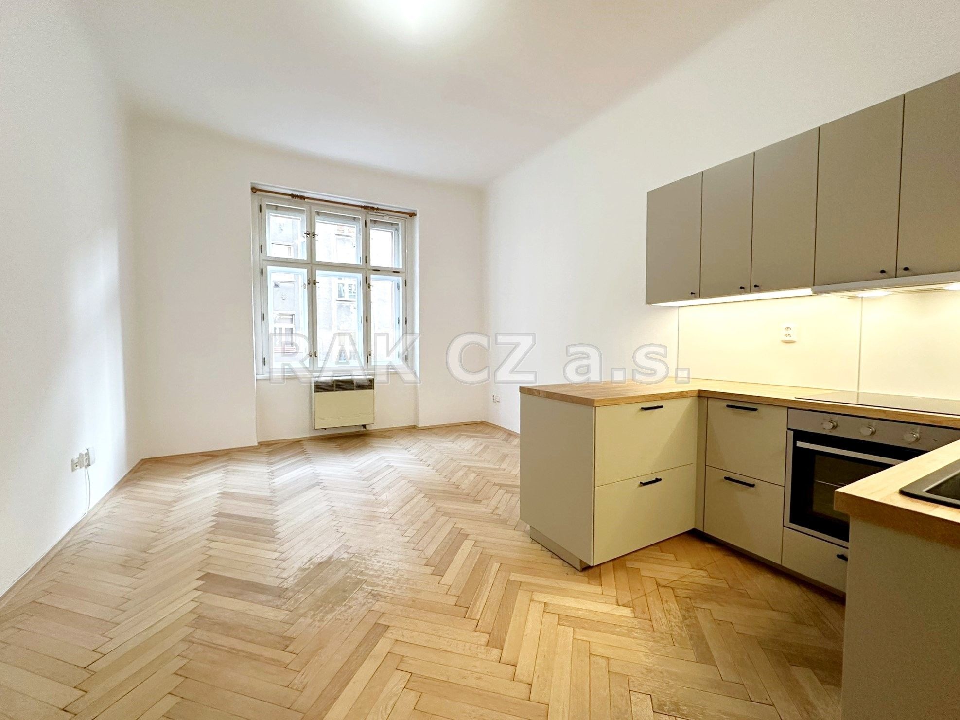 3+kk, Slezská, Praha, 73 m²