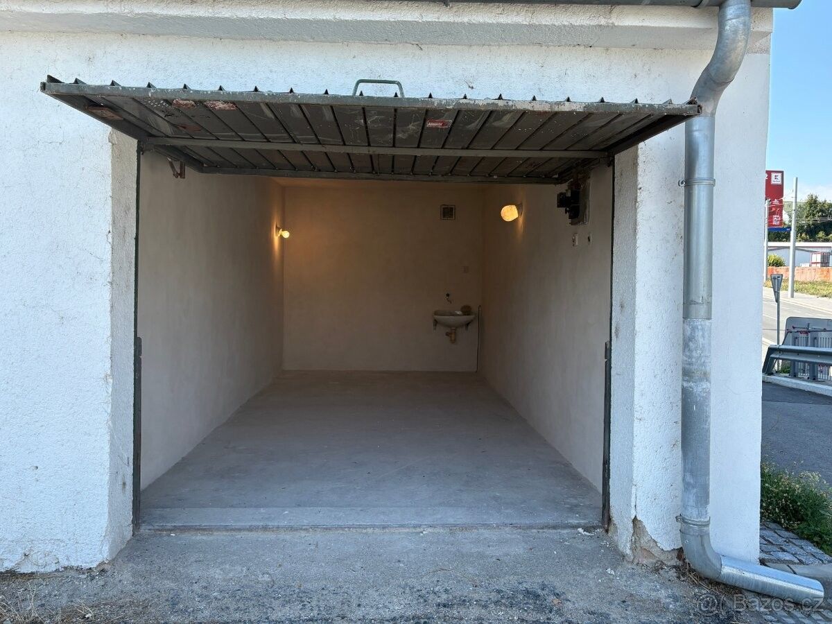 Garáže, Brno, 614 00 - 2