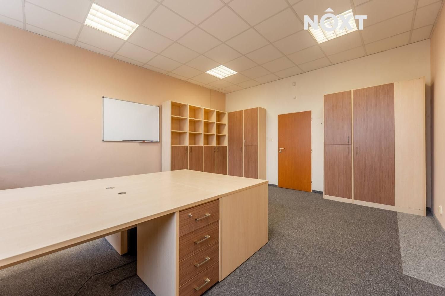 Pronájem kancelář - Vestec, 251 m²