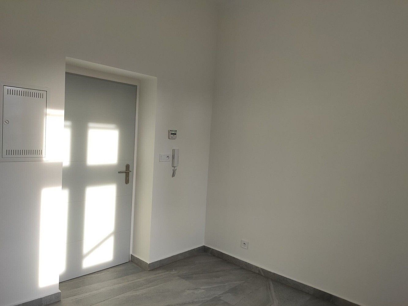 Kanceláře, Králův Dvůr, okres Beroun, Středočeský kraj, 10 m² - 2