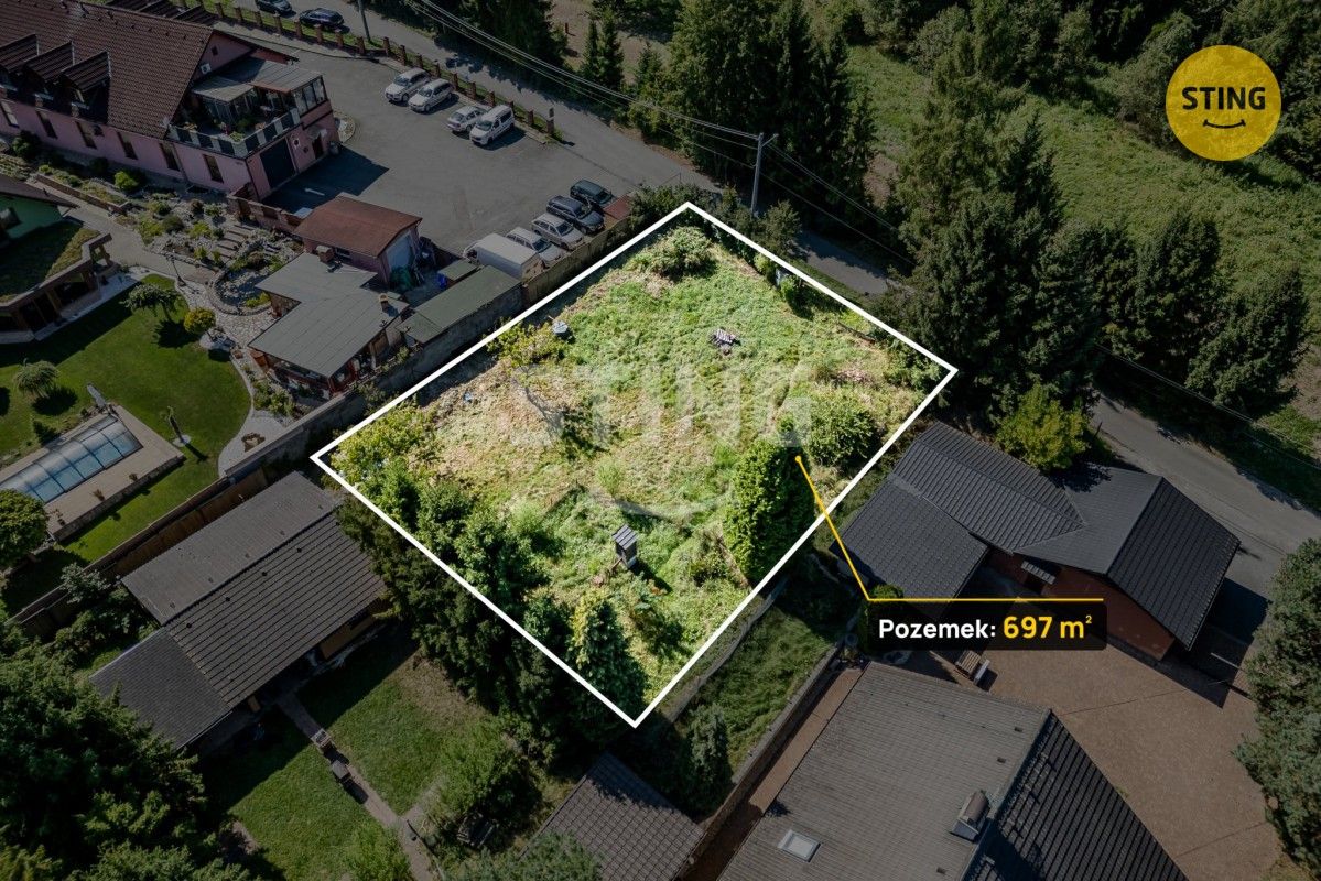 Zahrady, Šenov, 697 m²