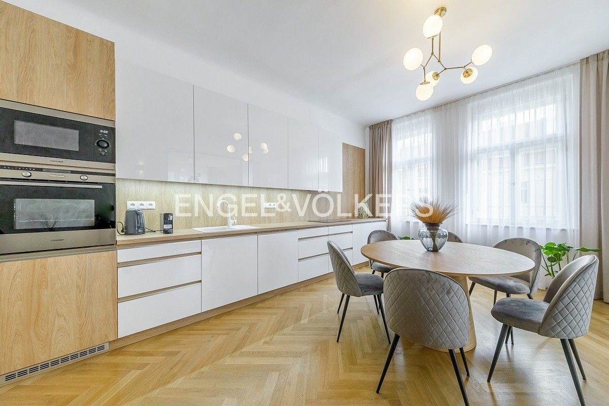 Pronájem byt 4+1 - Jagellonská, Praha, 145 m²