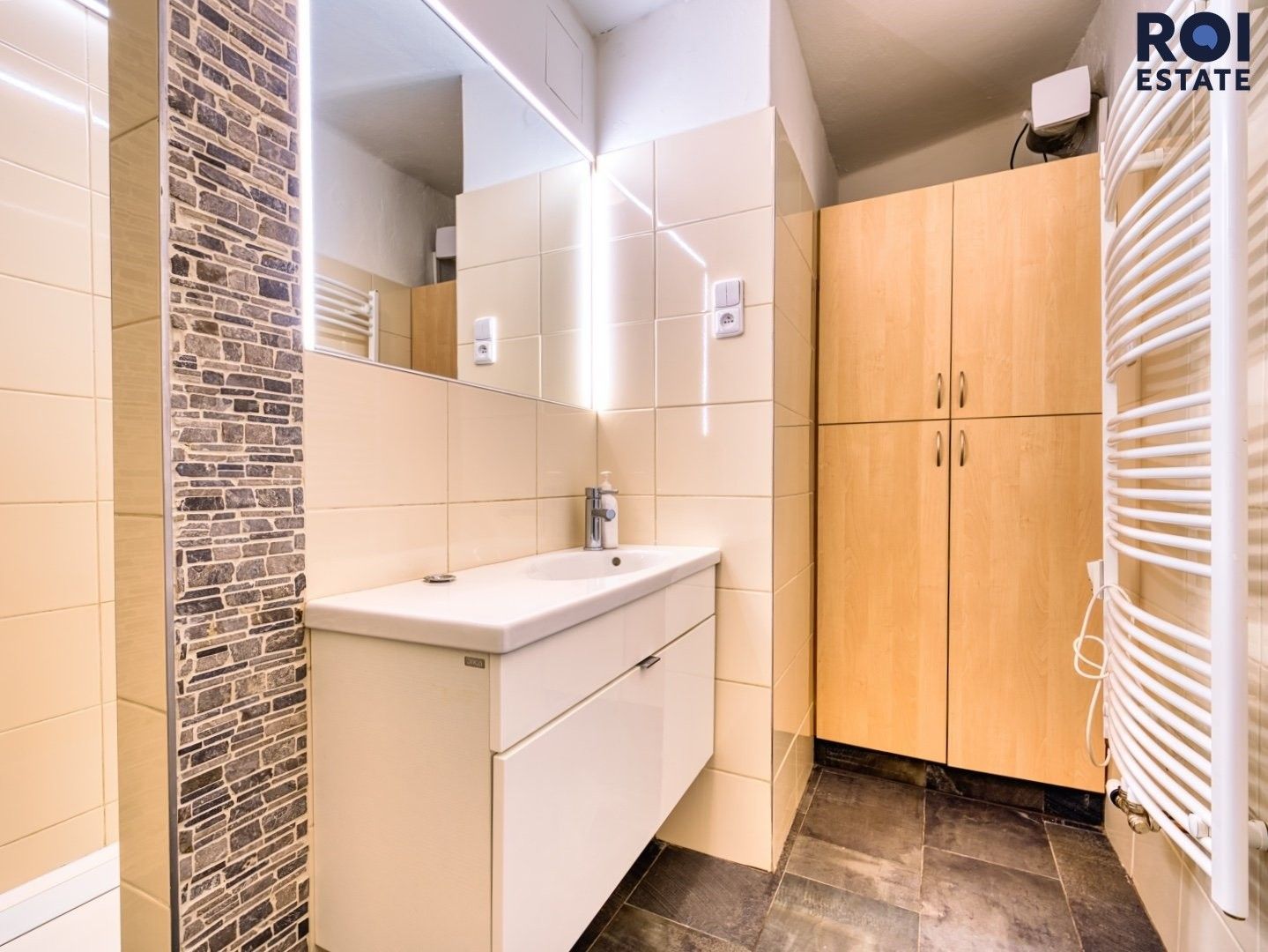 Pronájem byt 2+kk - Šlikova, Praha, 77 m²