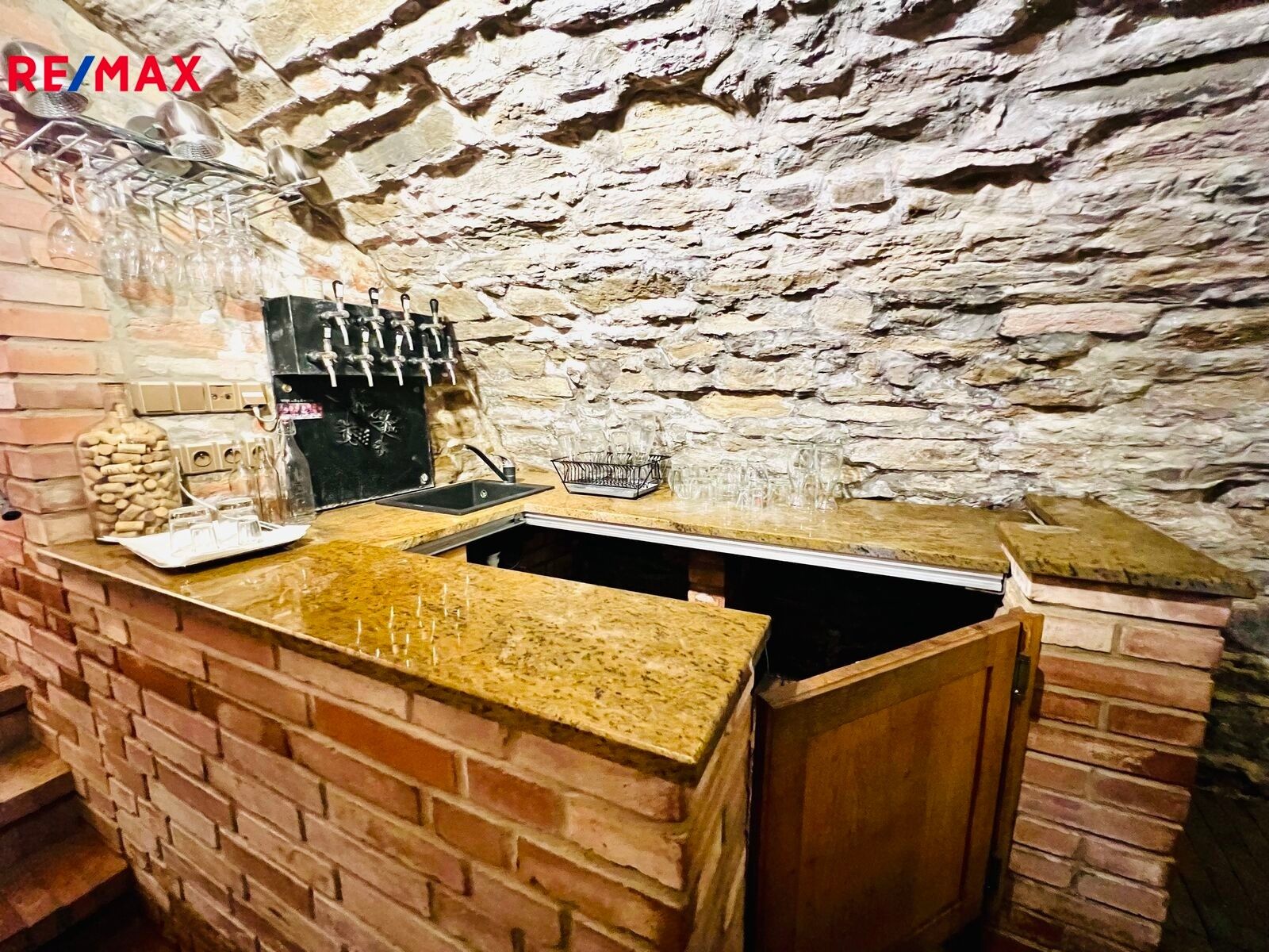 Pronájem obchodní prostory - Masarykovo náměstí 7, Kyjov, 20 m²