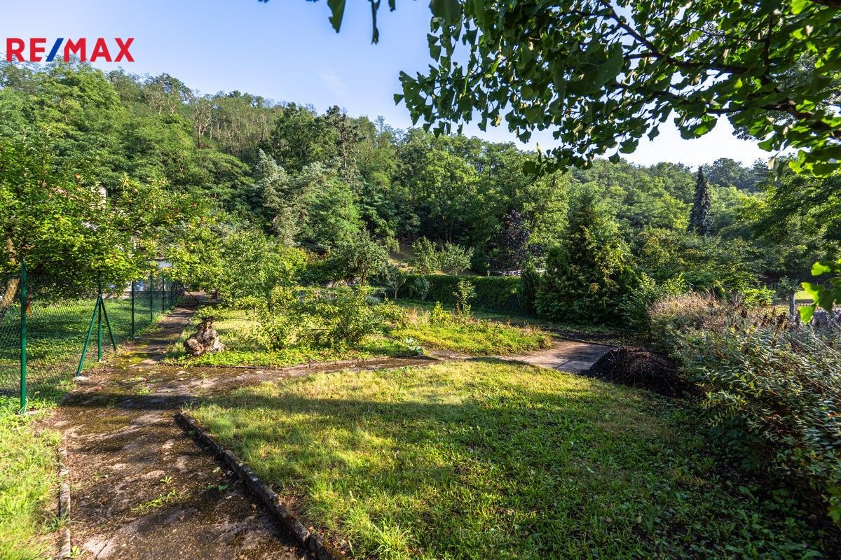 Zahrady, V Šáreckém údolí, Dejvice, Praha, 440 m²
