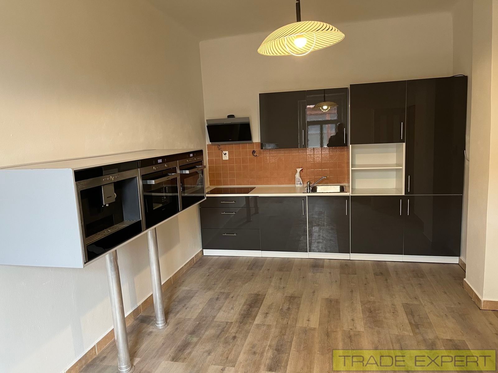 Byt 2+1 · 88 m² · Osvobození, Stochov Honice - 2