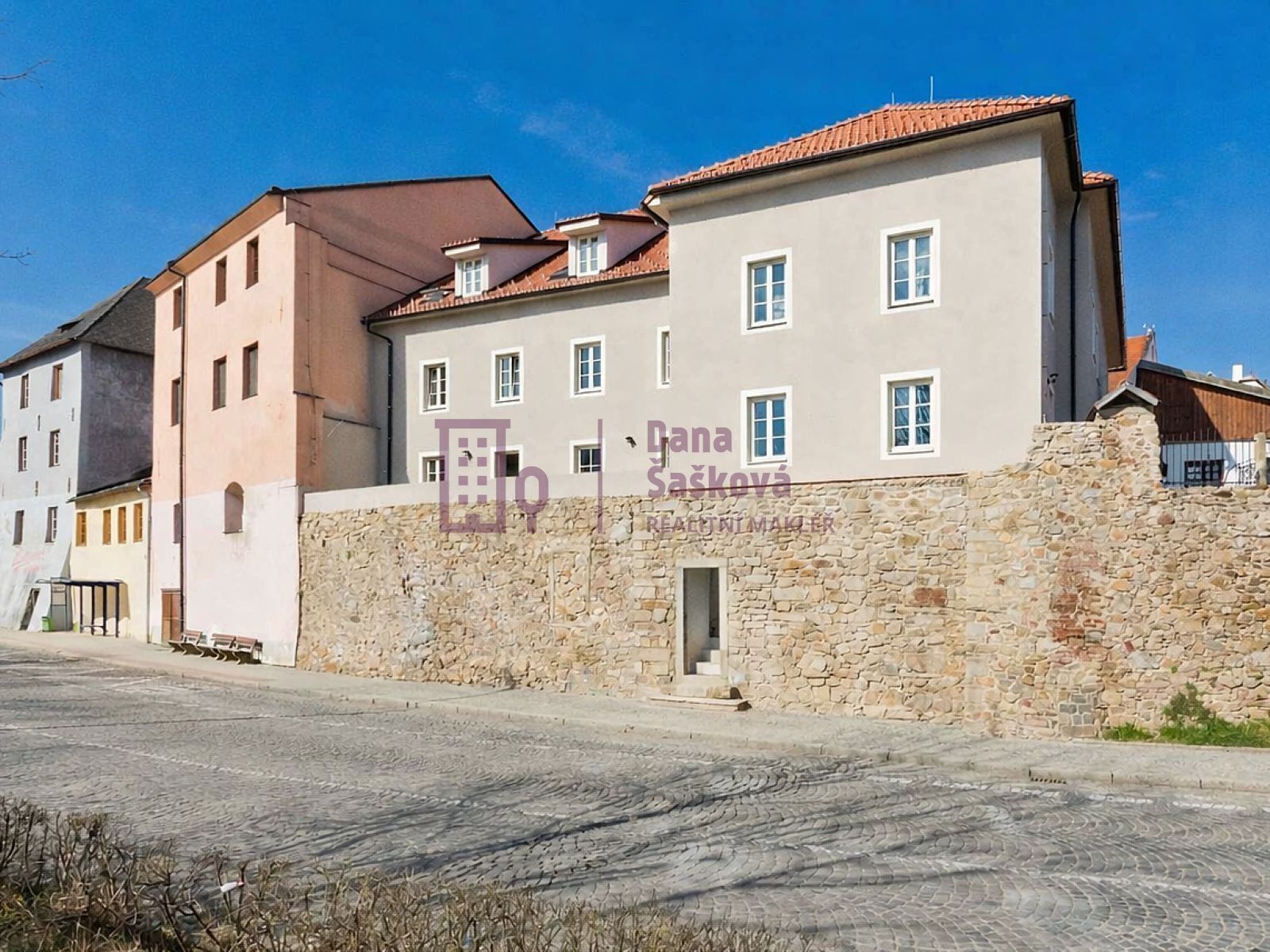Obchodní prostory, nám. Míru 203, Jindřichův Hradec I, 18 m²