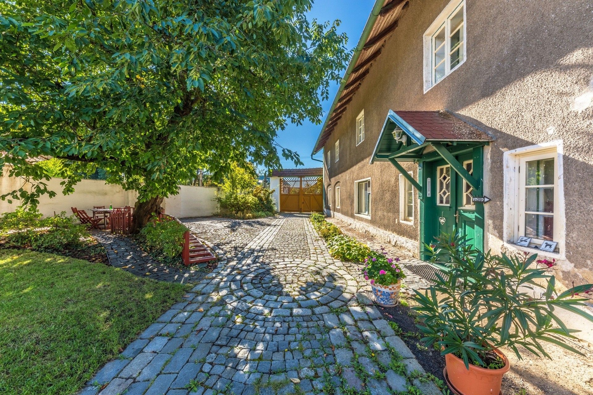 Prodej restaurace - Kokořín, 375 m²