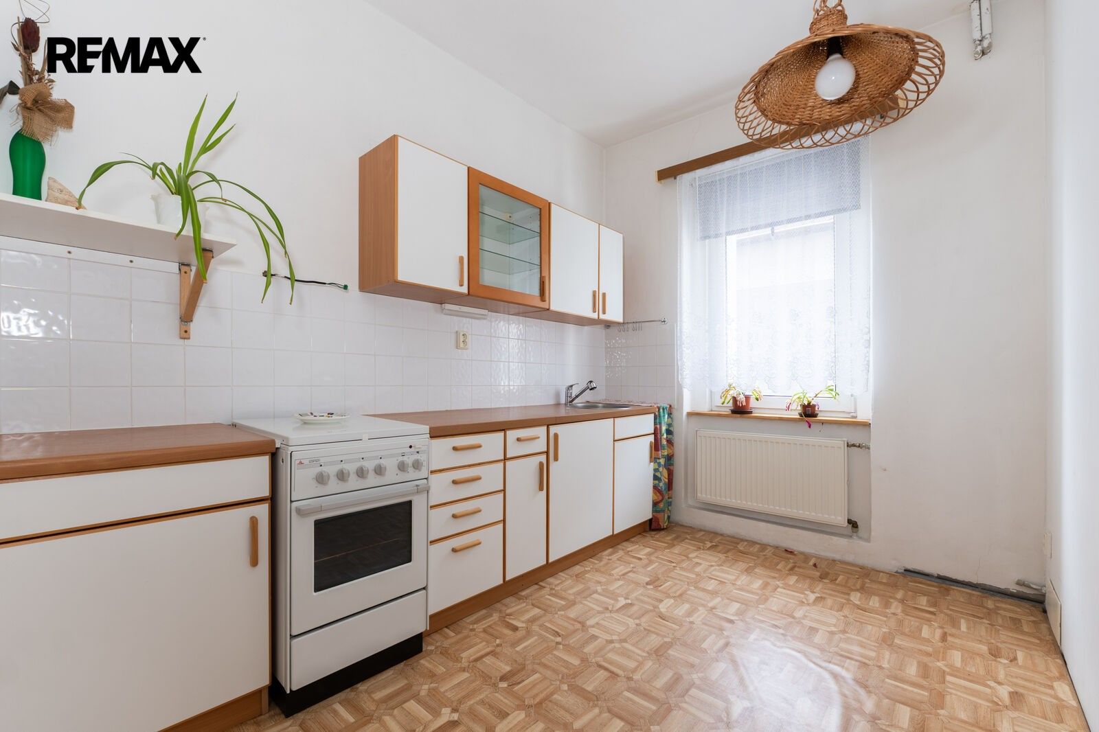 Prodej rodinný dům - Nerudova 211, Spořice, 207 m² - 5
