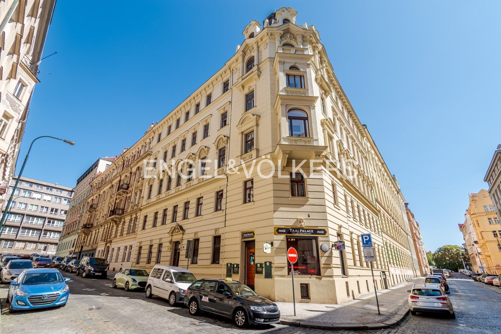 Restaurace, 328 m²