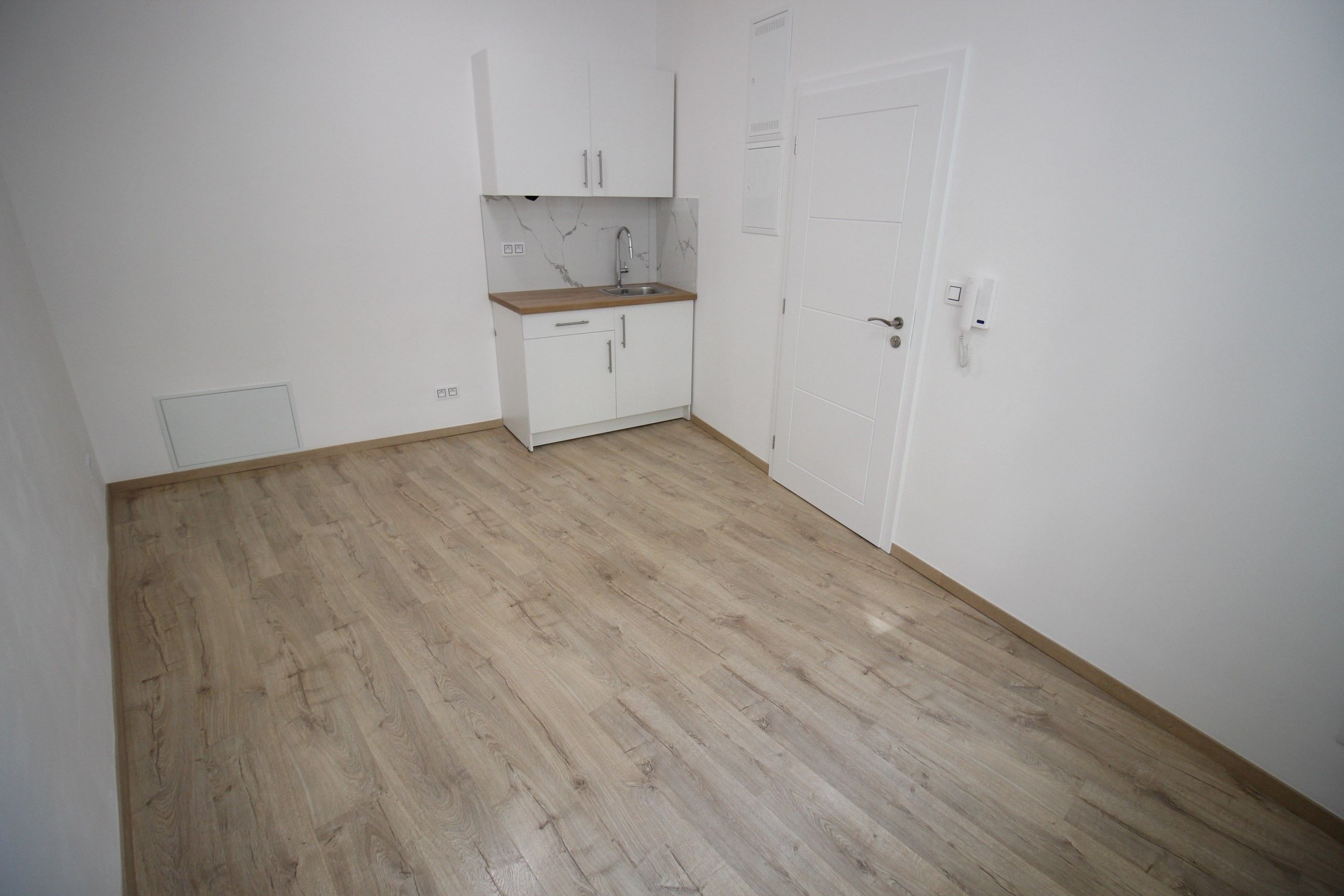 Kanceláře, Mojmírova 130/4, Praha, 14 m²