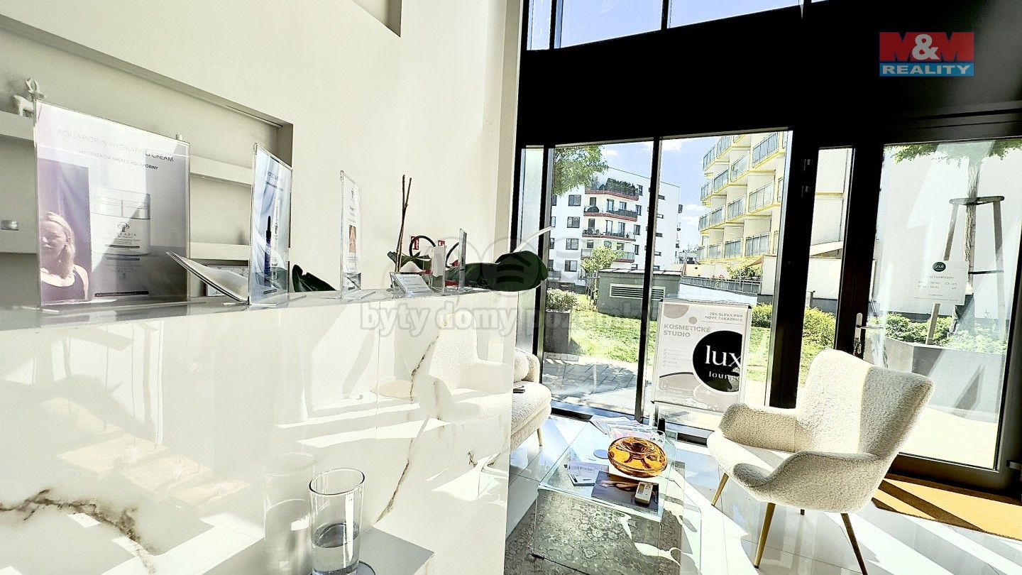 Obchodní prostory, Československého exilu, Praha, 18 m²