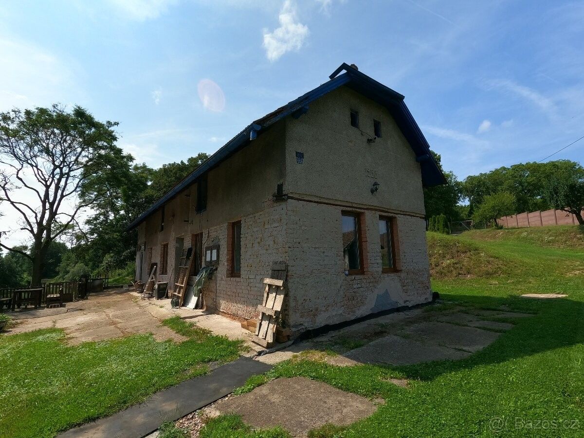 Rodinné domy, Chvaletice, 533 12 - 2