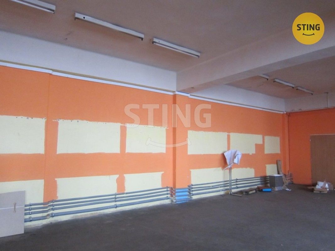 Sklady, tř. Těreškovové, Karviná, 153 m²