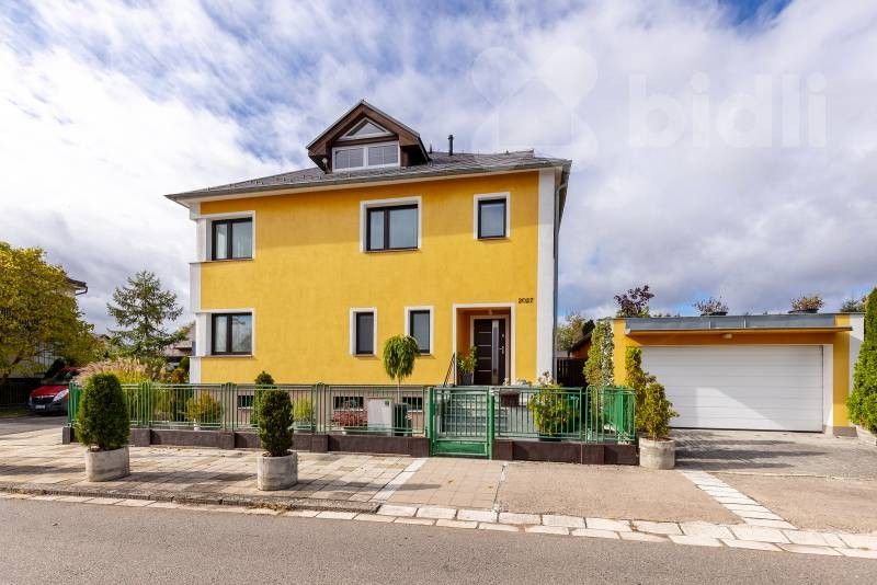 Rodinné domy, Husitská, Dvůr Králové nad Labem, 150 m²