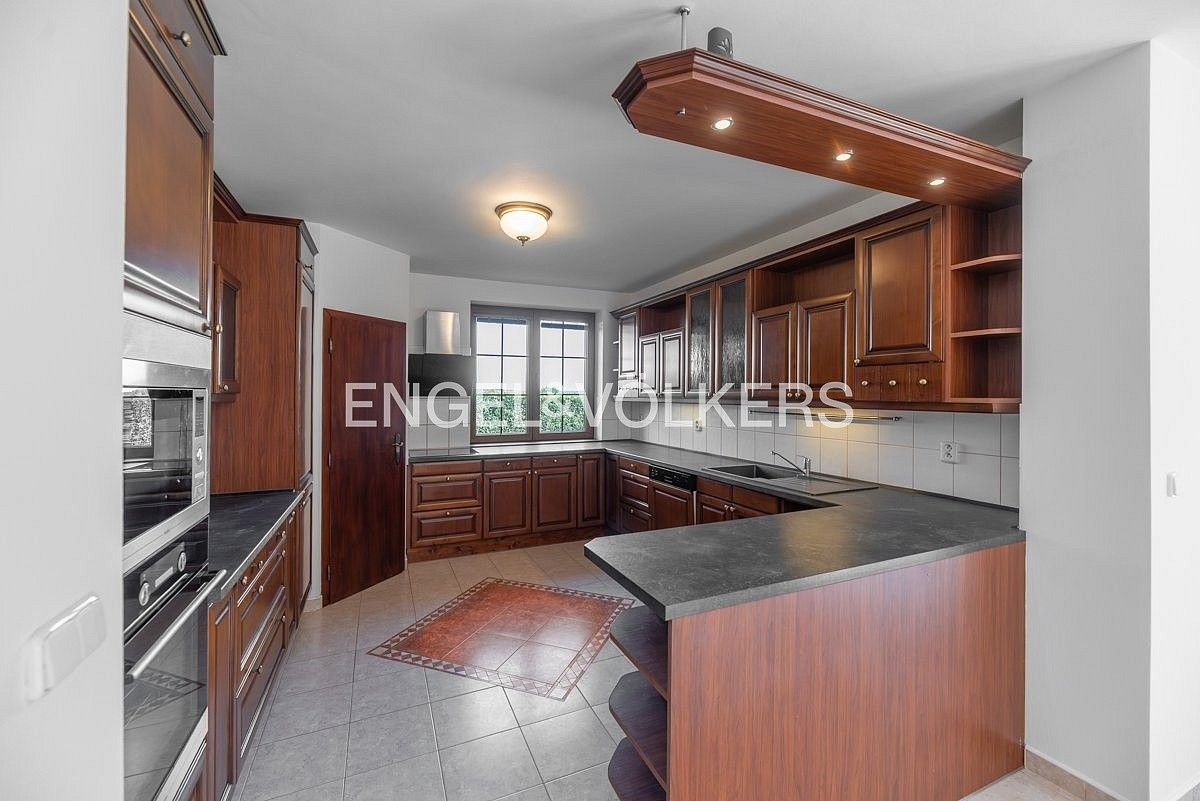 Rodinný dům · 384 m² · Praha - Nebušice, okres Praha 6, Hlavní město Praha - 4